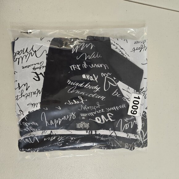 Slim Factor by Investments Womens Top Size 1X Plus Mini Scroll V-Neck Black Whit - Picture 12 of 12